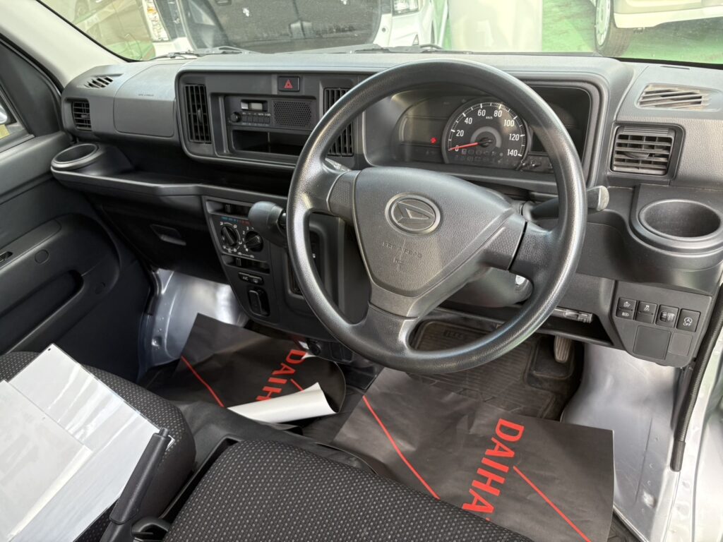 ハイゼットカーゴ　デラックス　２ＷＤ　オートマ